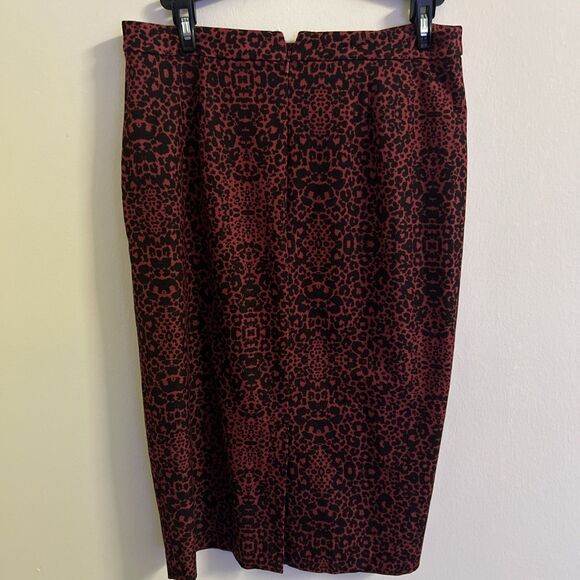 Halogen Size 8 Leopard Print Pencil Skirt Burgundy Black Knee Length - Picture 4 of 5